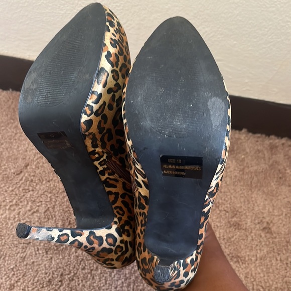 Heels - Picture 3 of 3